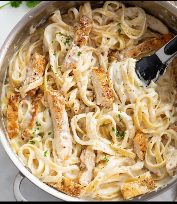 MotoBites Creamy Chicken Fettuccine Alfredo